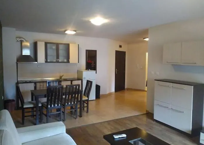 Forest Nook 3 פמפורובו